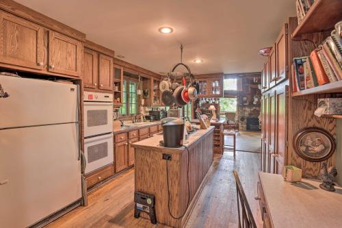 Serene Lodi Escape with Deck Boat, Hike and Sip! in Lodi, USA