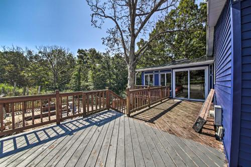 Woodsy Home with View, 1 Mi to Lake Shelbyville in מטון(אי אל)