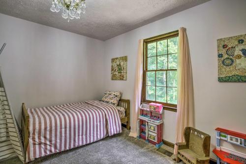 Tranquil Home - 1 Mile from Downtown Acworth!