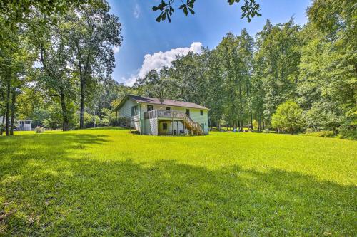 Tranquil Home - 1 Mile from Downtown Acworth!