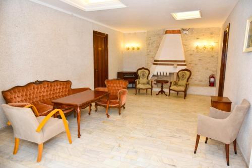 Empfangshalle, Former Ceausescu's Vila Crizantema in Baile Govora