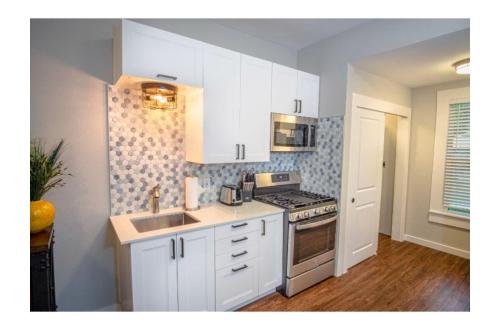 Konyha, Remodeled Modern 1BR1BA Apt Near Downtown, 5min Pearl near Brackenridge Park