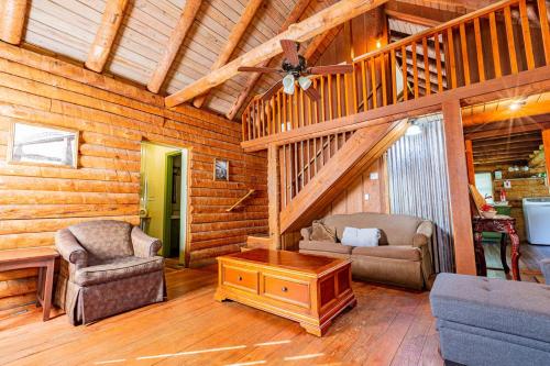 Authentic log Cabin mins from chatts best sites - image 10