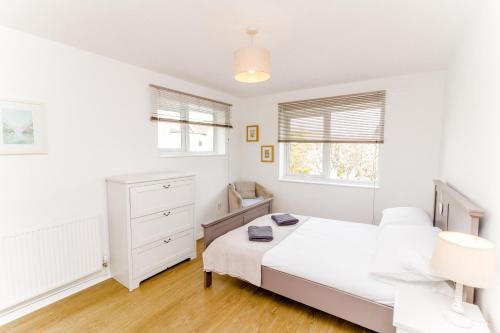 Picture of Cosy City Centre Apartment With Parking