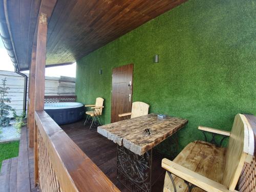 2 bedrooms, 4 beds
