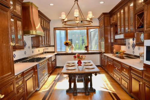 Northern Lights Mansion - main image