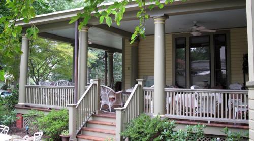 Entrance, DeBary Inn in Summit (NJ)