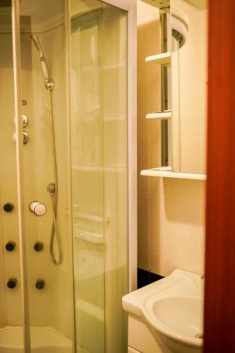 Business Сentre Hotel - image 10