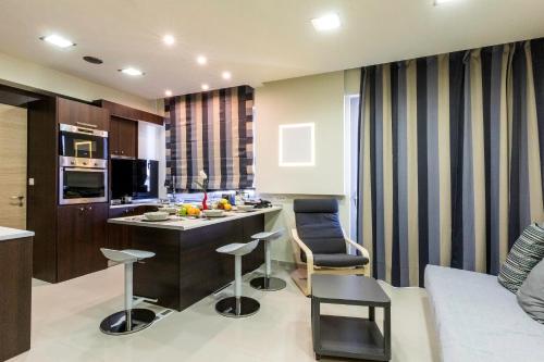  Rhodes Central Suite, Ferienwohnung in Rhodos