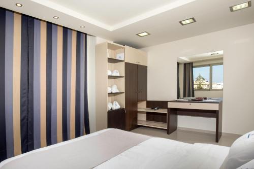 Rhodes Central Suite - image 3