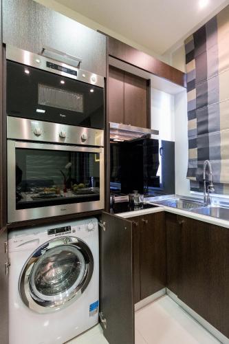 Rhodes Central Suite