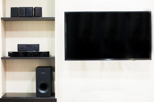 Rhodes Central Suite - image 10