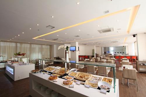 Restaurant, ibis Styles Brasilia Aeroporto in North Wing