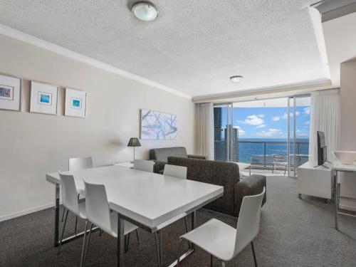 Two-Bedroom Apartment with Ocean View (High Floor) image 2