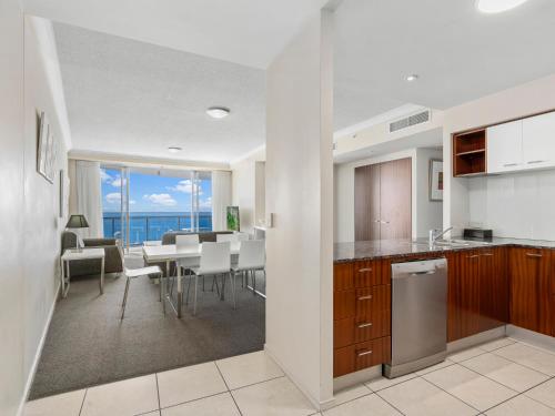 Two-Bedroom Apartment with Ocean View (High Floor) image 6