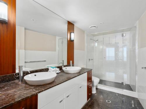 Two-Bedroom Apartment with Ocean View (High Floor) image 5