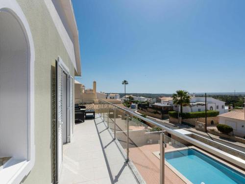 Spacious modern Villa with pool in quiet residential area near Guia
