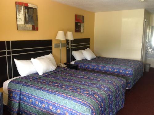 2 queen beds