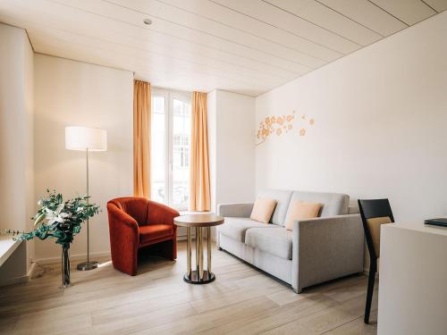 设施服务, 克奥内图恩酒店 (Hotel Krone Thun) in 图恩