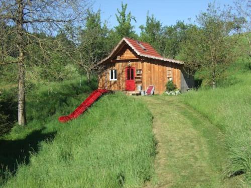 Sonniges-naturnahes-Schwarzwald-Ferienhaeuschen