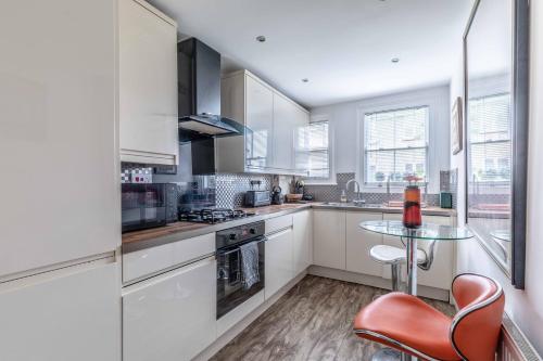 Windsor Town Centre Victorian townhouse sleeps 6, Windsor (Foto 2)