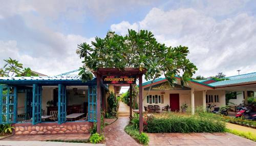 Muchshima House, Bang Tao Beach