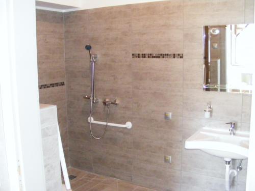 3 twin beds
