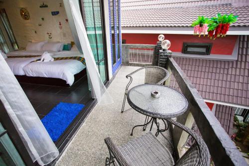 room detail thumbnail 1