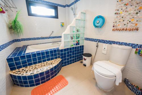 room detail thumbnail 2