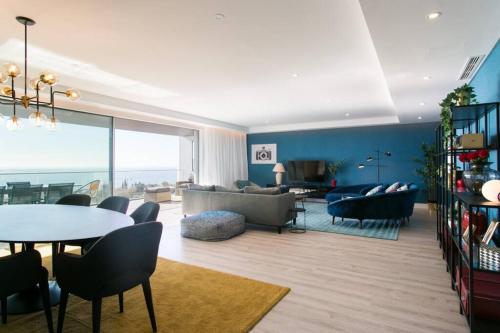 Luxury 4 bedr Flat w/ PANORAMIC Views & Pool!! in อัลเกส