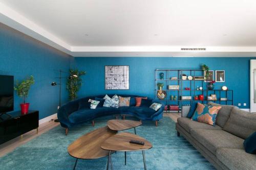 Luxury 4 bedr Flat w/ PANORAMIC Views & Pool!! in อัลเกส