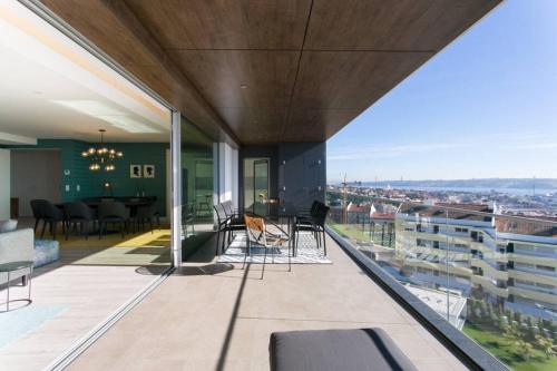 Luxury 4 bedr Flat w/ PANORAMIC Views & Pool!! in อัลเกส