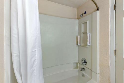 Suburban Extended Stay Hotel - image 10