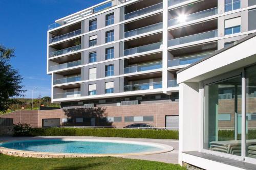 Luxury 4 bedr Flat w/ PANORAMIC Views & Pool!! in อัลเกส