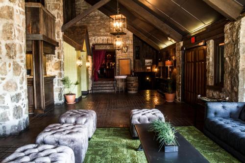 ロビー, オールド ストーン イン ブティック ホテル (Old Stone Inn Boutique Hotel) in ナイアガラ フォールズ（ON）