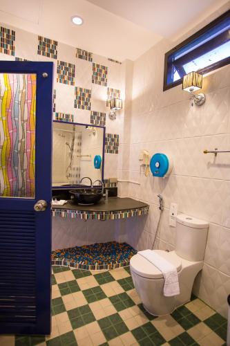 room detail thumbnail 2