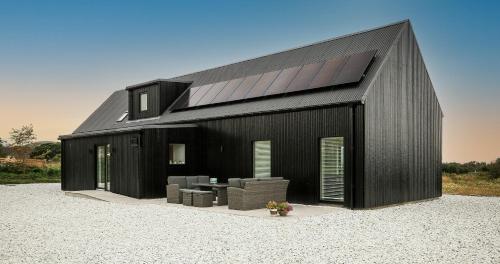 Black Barn Skye - Contemporary 3 bed / 4 bath home - Broadford