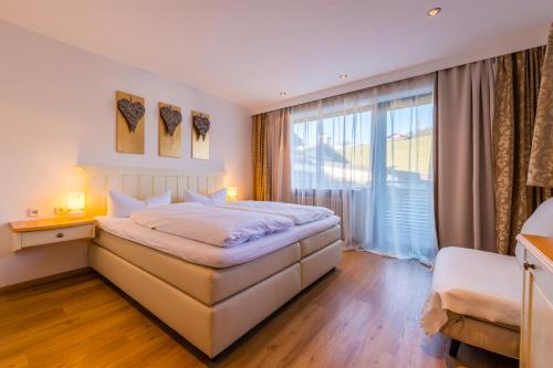 1 king bed, 1 sofa bed