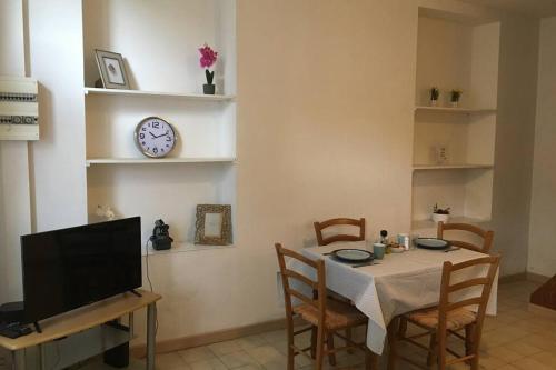 Maisonnette entière, WIFI, Garage, Gare à proximité gîte à louer Floyon