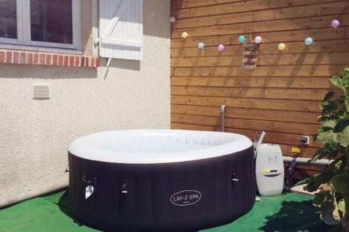 Maison chaleureuse en campagne avec jacuzzi