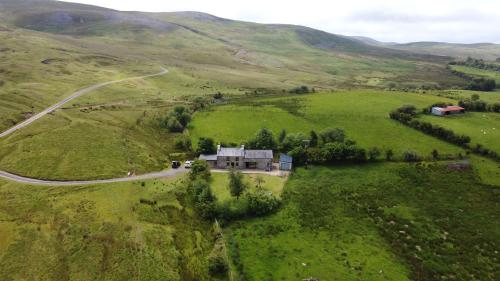 Wildhaven- Idylic rural farmhouse with log burner and countryside views