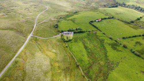 Wildhaven- Idylic rural farmhouse with log burner and countryside views