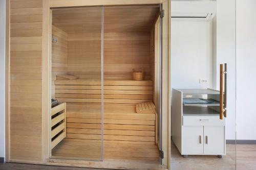 Superior One-Bedroom Apartment with Balcony