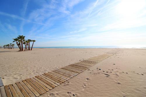 Global Vacacional, Apartamento con terraza y piscina a un paso de la playa in Canet d'En Berenguer