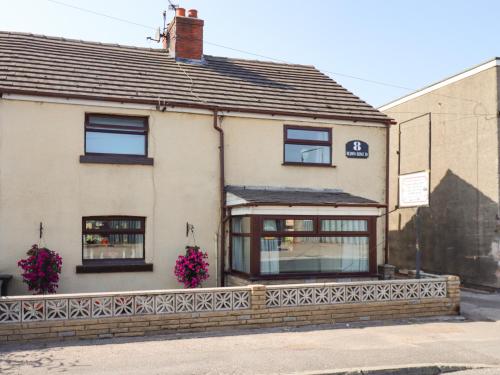 8 Heatons Bridge Road - Rufford