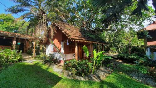 Chalet Y Cabinas Hibiscus in קחויטה