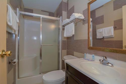 Rodeway Inn Macarthur Airport - image 7