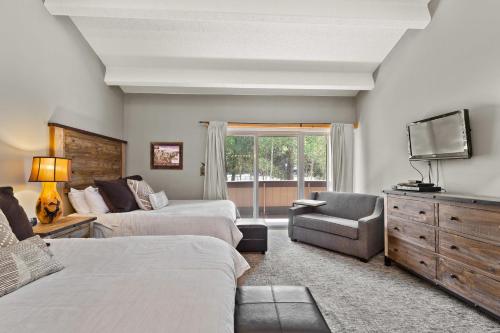 3BDR Condo with Loft Heart of Breck Walk to Town - image 11