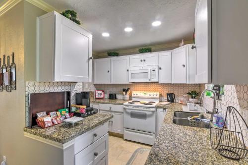 Elegant Home near Kemah Clear Lake and NASA! - image 5