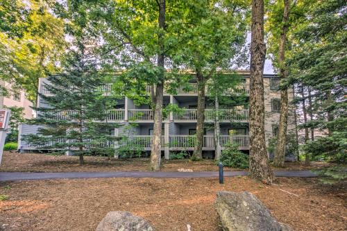 Slopeside Condo with Balcony and Ski Hill Views! - main image